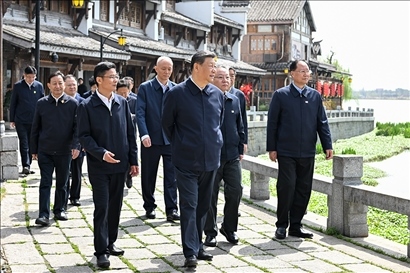 △2024年3月18日至21日，習近平總書記在湖南考察。這是19日上午，總書記在常德河街考察。