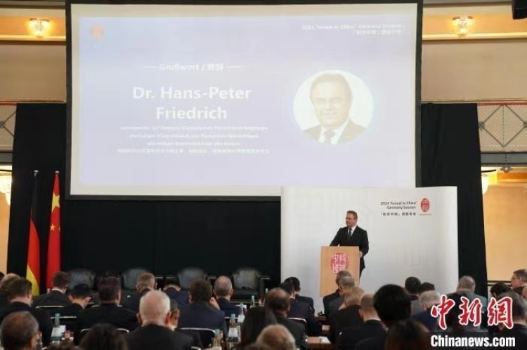 當(dāng)?shù)貢r(shí)間4月5日，由中國(guó)商務(wù)部主辦的“投資中國(guó)”德國(guó)專(zhuān)場(chǎng)推介活動(dòng)在斯圖加特市舉行。中新社記者 馬秀秀 攝