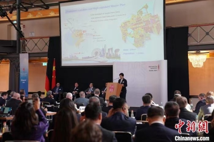 當(dāng)?shù)貢r(shí)間4月5日，由中國(guó)商務(wù)部主辦的“投資中國(guó)”德國(guó)專(zhuān)場(chǎng)推介活動(dòng)在斯圖加特市舉行。中新社記者 馬秀秀 攝