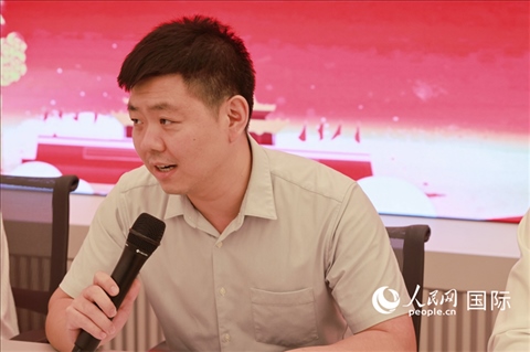 中國駐里約總領館領僑處處長齊冀在座談會上致辭。人民網記者 陳海琪攝