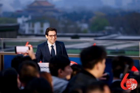 4月1日，法國(guó)外長(zhǎng)塞茹爾內(nèi)出席第18屆“中法文化之春”藝術(shù)節(jié)開幕式。圖片來(lái)源：法國(guó)駐華大使館