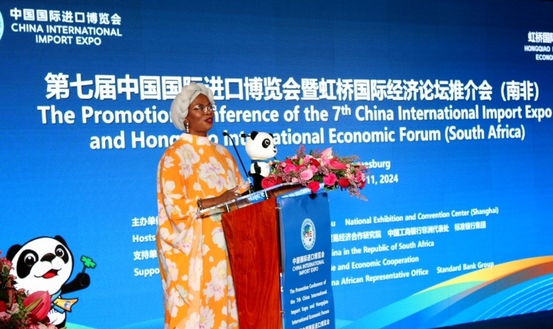 南非貿(mào)易、工業(yè)和競(jìng)爭(zhēng)部出口促進(jìn)司副總司長(zhǎng)馬塔博格致辭。（圖片來(lái)源：中國(guó)國(guó)際進(jìn)口博覽會(huì)官微）