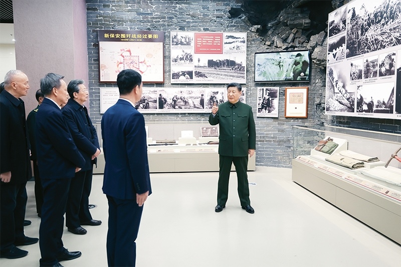 2024年2月1日至2日，中共中央總書記、國(guó)家主席、中央軍委主席習(xí)近平來(lái)到天津，看望慰問(wèn)基層干部群眾。這是2日上午，習(xí)近平在平津戰(zhàn)役紀(jì)念館考察。 新華社記者 鞠鵬/攝