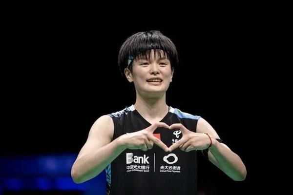 4月14日，王祉怡在奪冠后慶祝。新華社記者 江漢攝