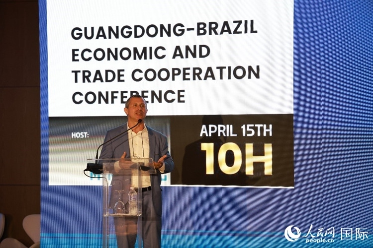 巴西里約州能源和海洋經(jīng)濟(jì)部國(guó)務(wù)秘書(shū)費(fèi)利佩·佩肖托在推介會(huì)上致辭。人民網(wǎng)記者 陳海琪攝