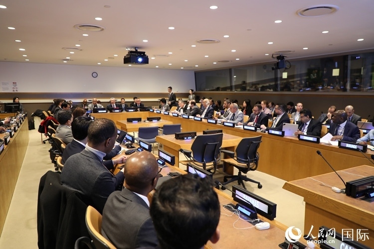 40多國常駐代表、副代表以及聯(lián)合國工發(fā)組織、糧農(nóng)組織、區(qū)域經(jīng)委會(huì)、南南合作辦公室等聯(lián)合國機(jī)構(gòu)官員等100多人參加全球發(fā)展倡議之友小組高級(jí)別會(huì)議。 人民網(wǎng)記者 李志偉攝