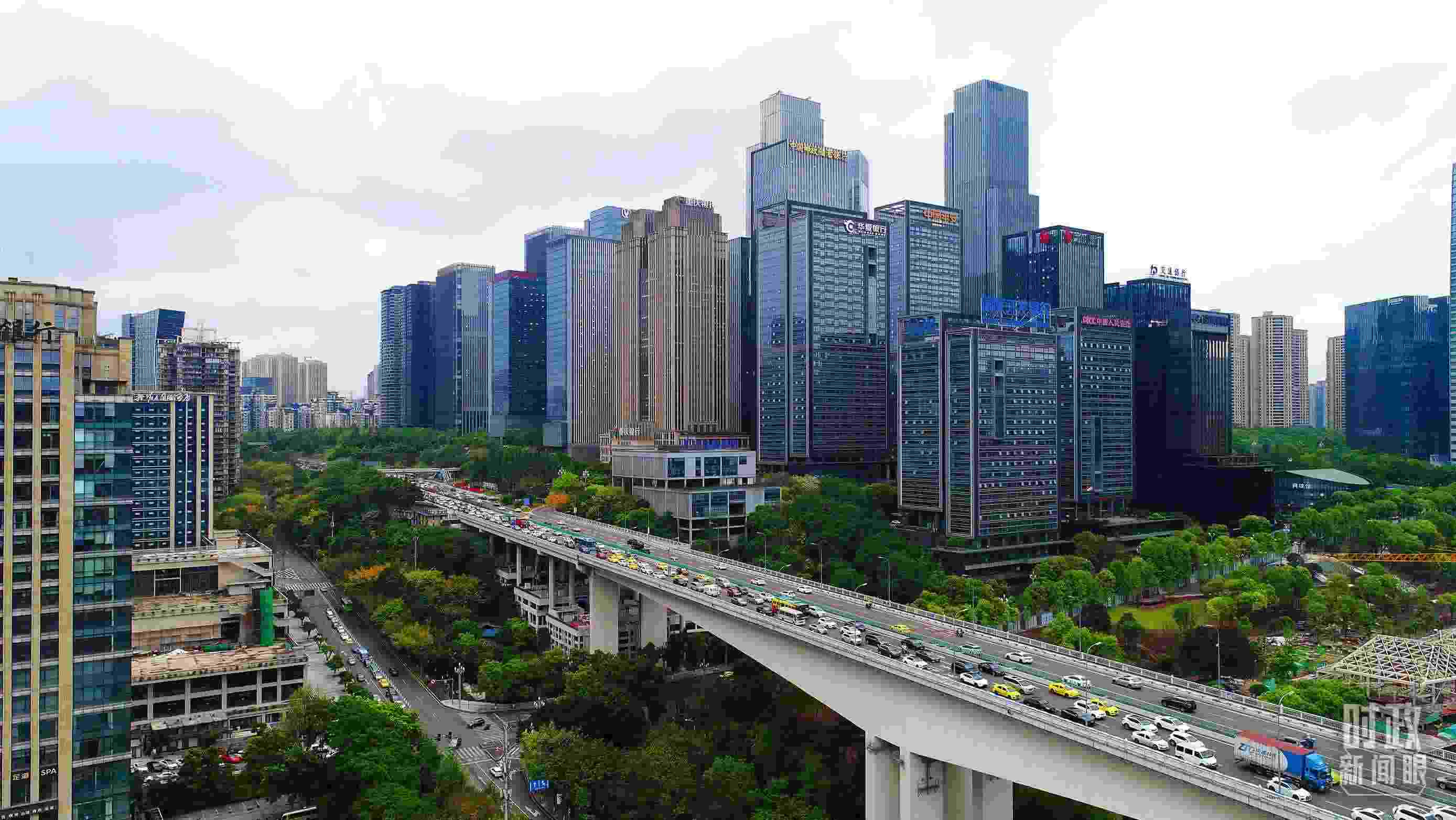 △重慶市數(shù)字化城市運行和治理中心。（總臺記者于濱拍攝）