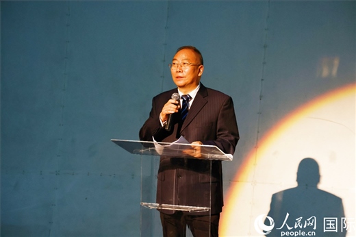 四川省文化和旅游廳副廳長(zhǎng)王成平在活動(dòng)現(xiàn)場(chǎng)進(jìn)行旅游推介。人民網(wǎng)記者 陳海琪攝