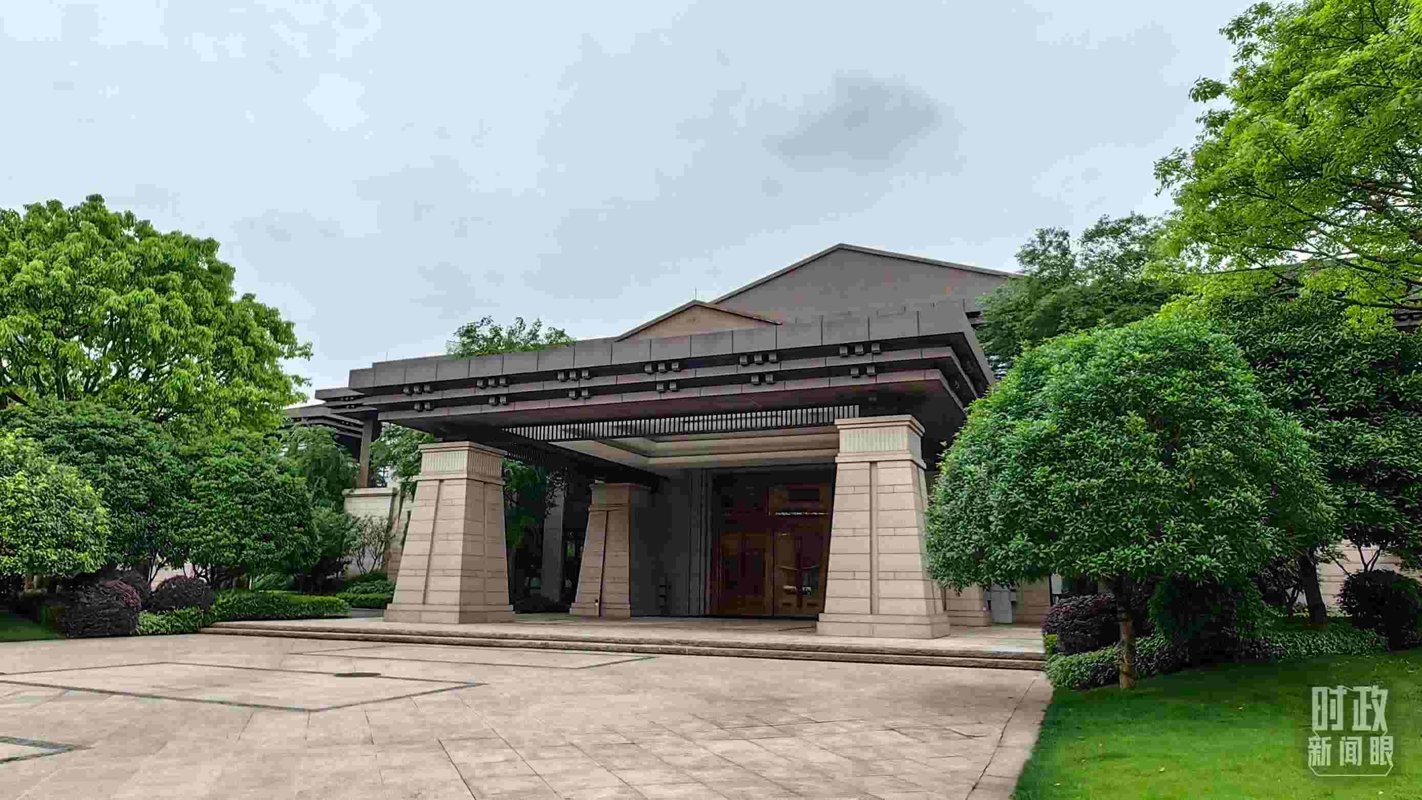 △重慶市渝州賓館，新時(shí)代推動(dòng)西部大開(kāi)發(fā)座談會(huì)在這里召開(kāi)。（總臺(tái)央視記者段德文拍攝）