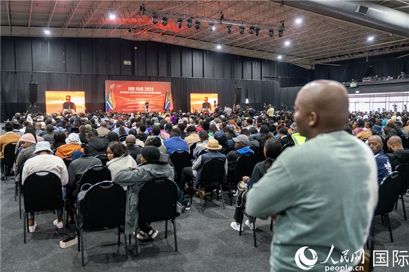 2024年中資企業(yè)招聘大會現(xiàn)場。 人民網(wǎng) 希拉茲攝