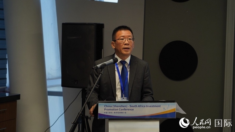 南非中國經(jīng)貿(mào)協(xié)會會長、中國銀行約翰內(nèi)斯堡分行行長張朝陽致辭。人民網(wǎng) 劉暢攝
