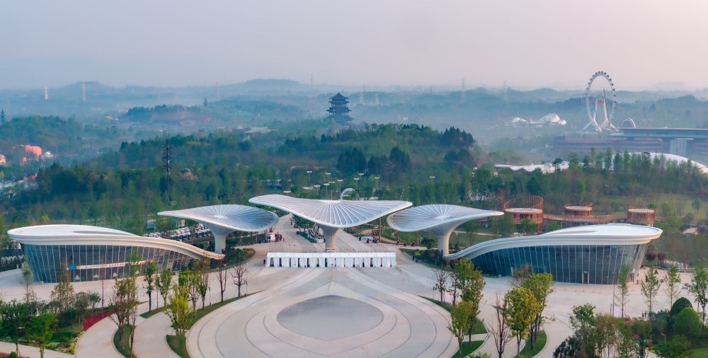 這是成都世園會主會場入口（無人機照片，2024年4月14日攝）。新華社記者 江宏景 攝