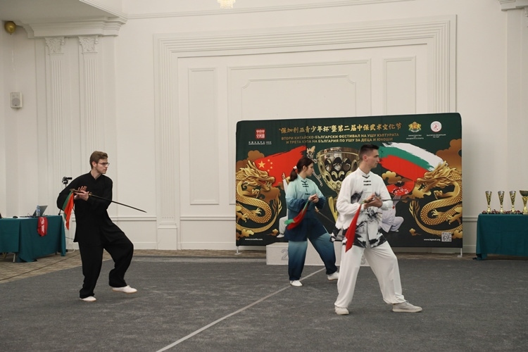 武術(shù)愛(ài)好者現(xiàn)場(chǎng)表演。索非亞中國(guó)文化中心供圖