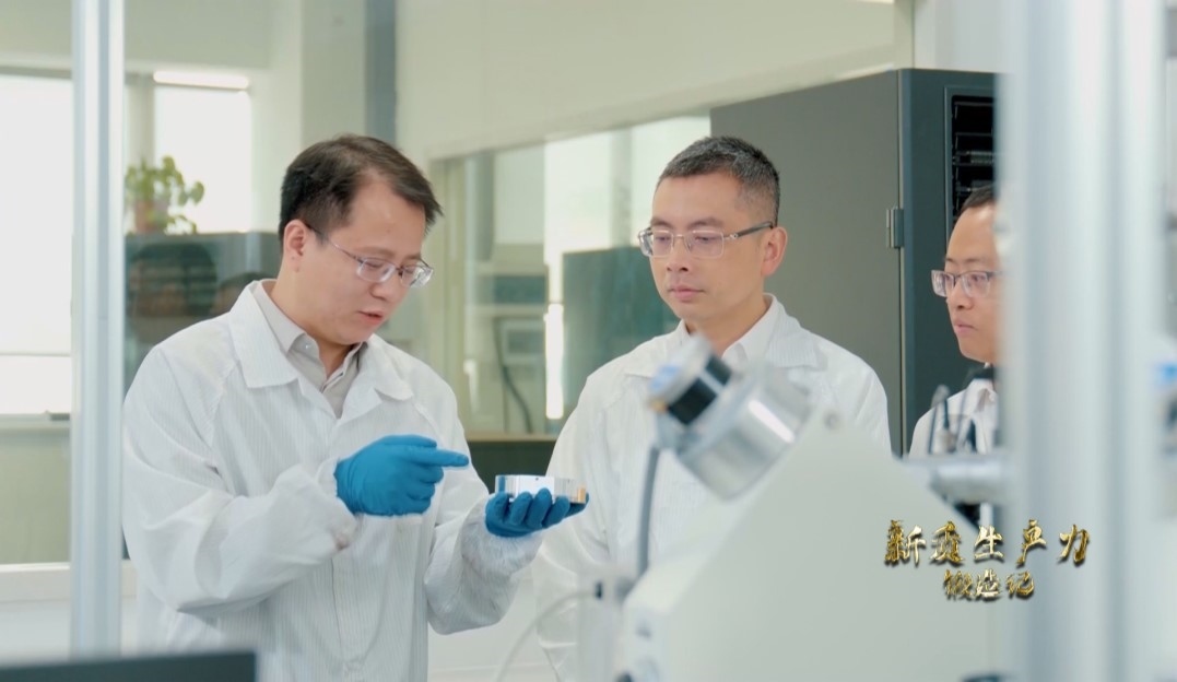 長沙巴斯夫杉杉電池材料研究院，正在進(jìn)行電池材料研究。