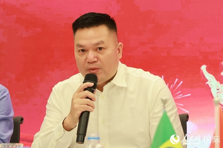 巴西和統(tǒng)會(huì)會(huì)長張小春在座談會(huì)上致辭。人民網(wǎng)記者 陳海琪攝