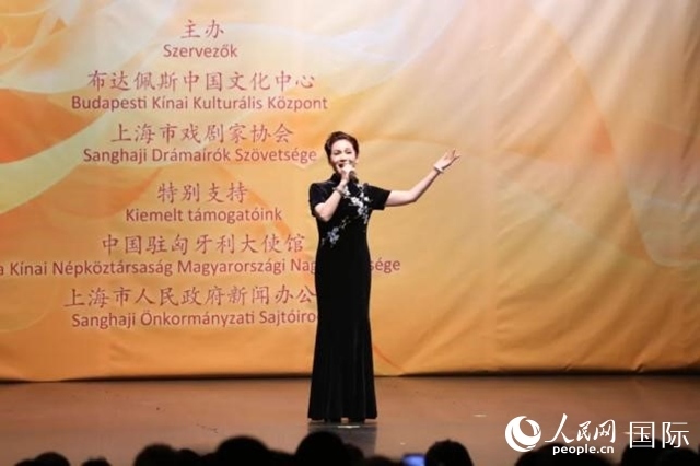 “玉蘭花開·魅力上?！弊哌M布達佩斯。葉辰亮攝