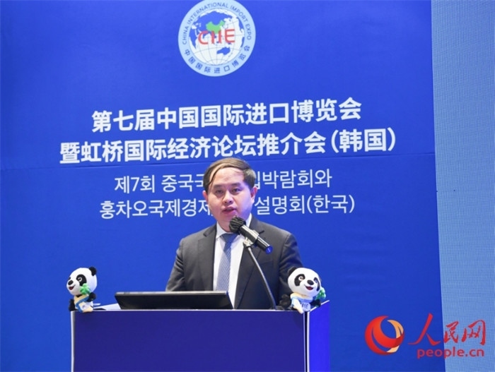 中國銀行首爾分行副行長褚?guī)h發(fā)言。人民網(wǎng) 程安康攝