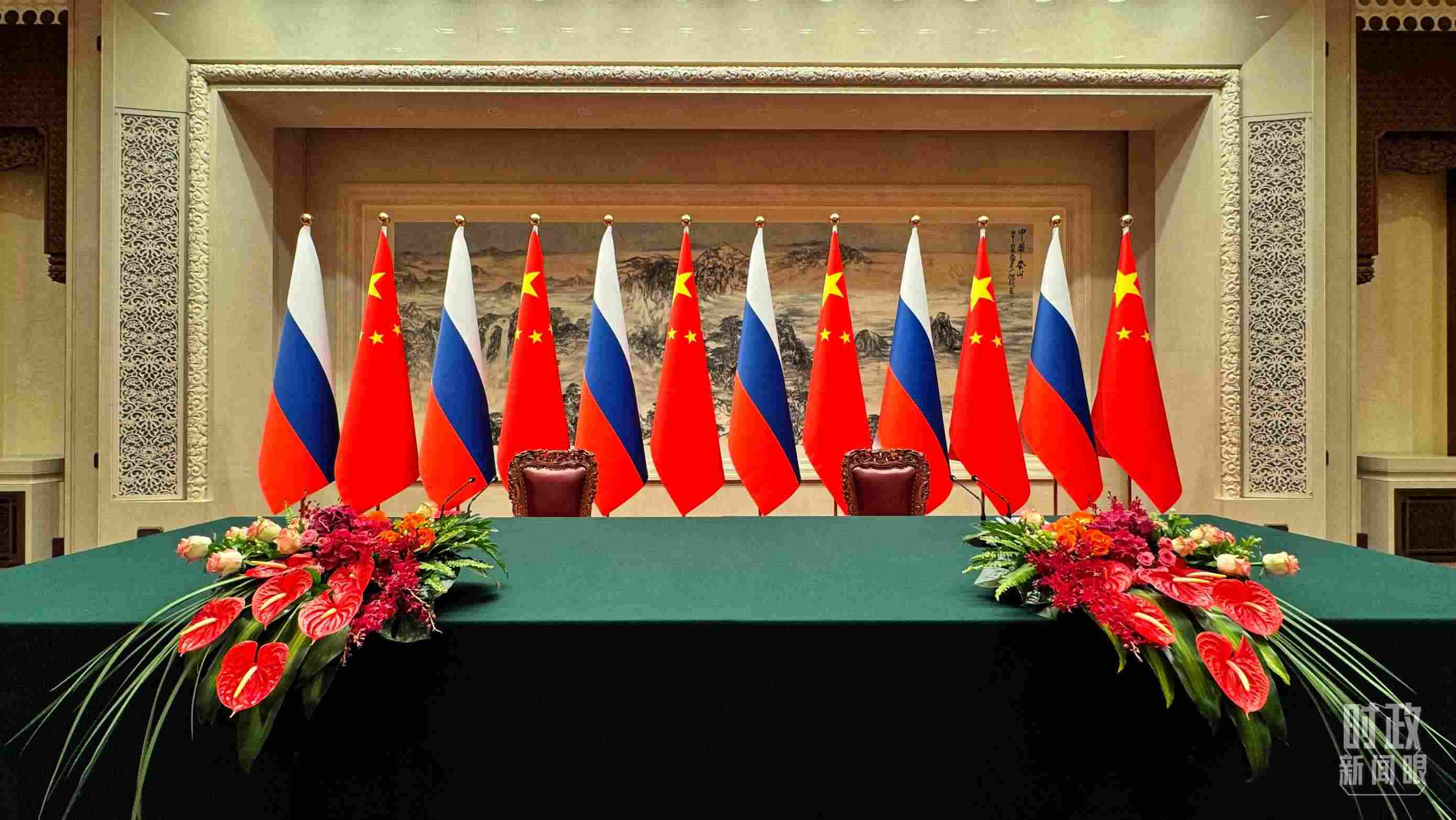 △會(huì)談后，中俄兩國元首出席簽字儀式并共見記者，這是開始前的現(xiàn)場(chǎng)。（總臺(tái)央視記者李增仁拍攝）