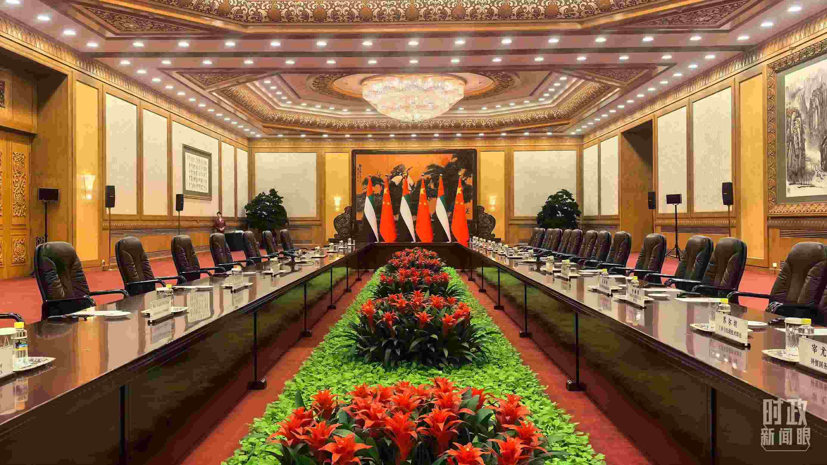 △5月30日下午，習(xí)近平主席同阿聯(lián)酋總統(tǒng)穆罕默德會談。這是會談開始前的現(xiàn)場。（總臺央視記者鄂介甫拍攝）