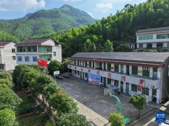 這是5月28日拍攝的湖南省衡陽市衡陽縣岣嶁鄉(xiāng)妙溪小學（無人機照片）。