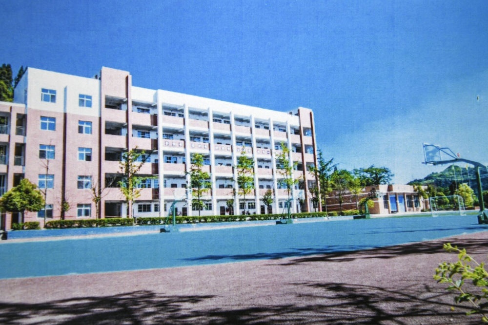 建成之初的之江小學(xué)教學(xué)樓（資料照片翻拍）。