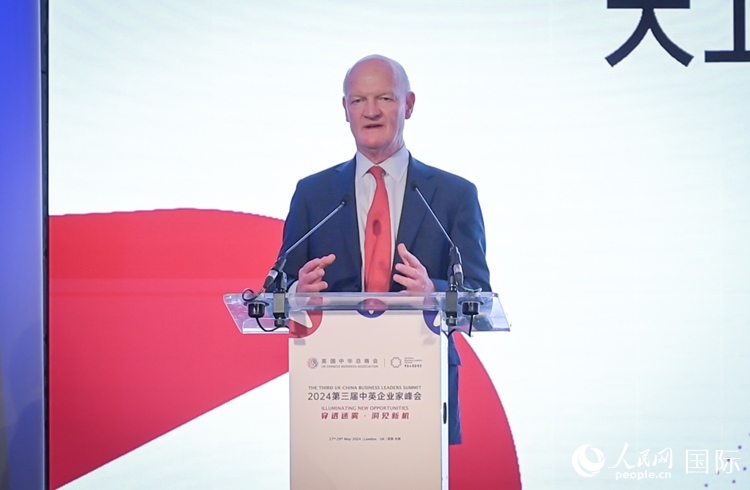 英國前負(fù)責(zé)大學(xué)與科研事務(wù)的國務(wù)大臣、英國皇家學(xué)會院士大衛(wèi)·威利茨致辭。人民網(wǎng) 郭錦標(biāo)攝