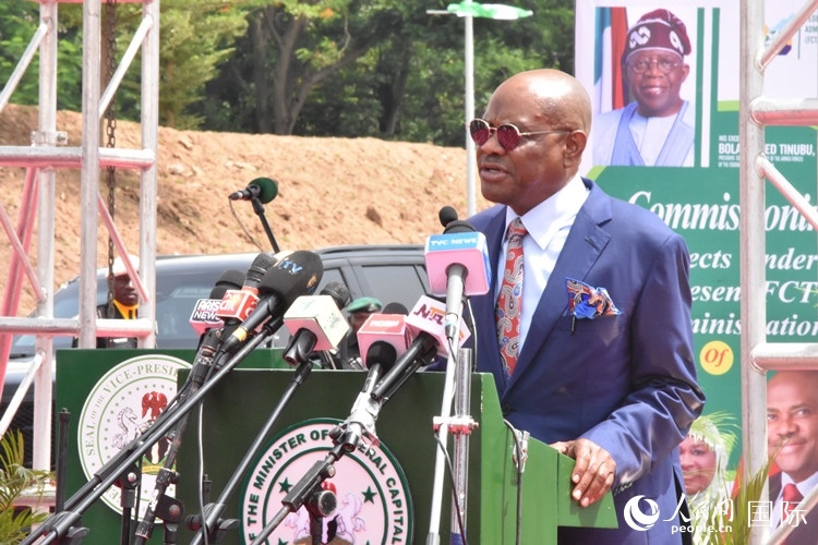 尼日利亞阿布賈首都地區(qū)部部長威克致辭。人民網(wǎng)記者 姜宣攝