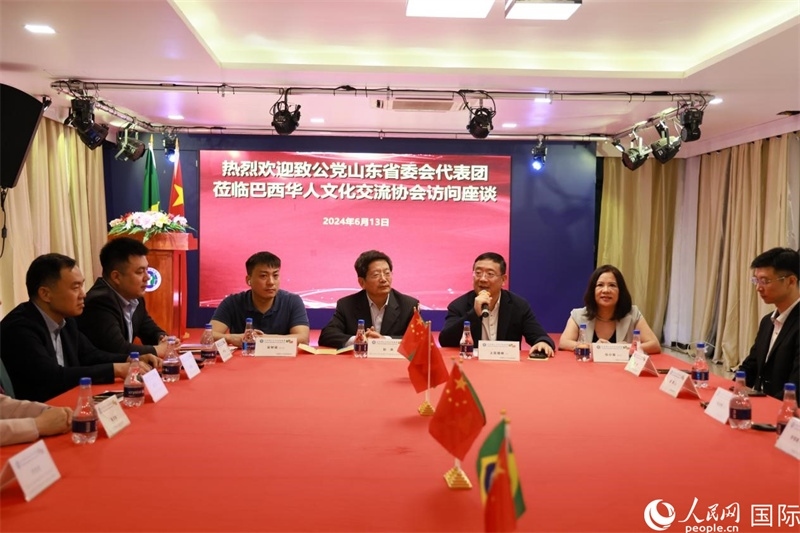 巴西華人文化交流協(xié)會主席上官劍鋒在座談會上致辭。人民網(wǎng)記者 宋亦然攝