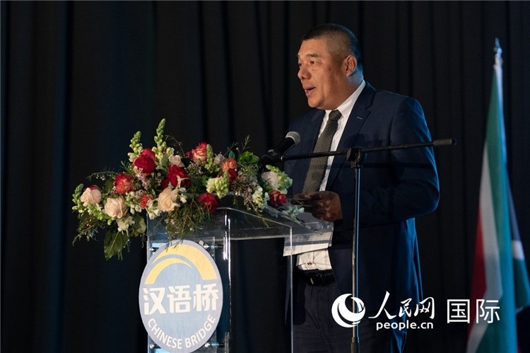 南中經(jīng)貿(mào)協(xié)會(huì)秘書長韋冬澤做主旨發(fā)言。人民日?qǐng)?bào)非洲中心分社 希拉茲·莫林?jǐn)z