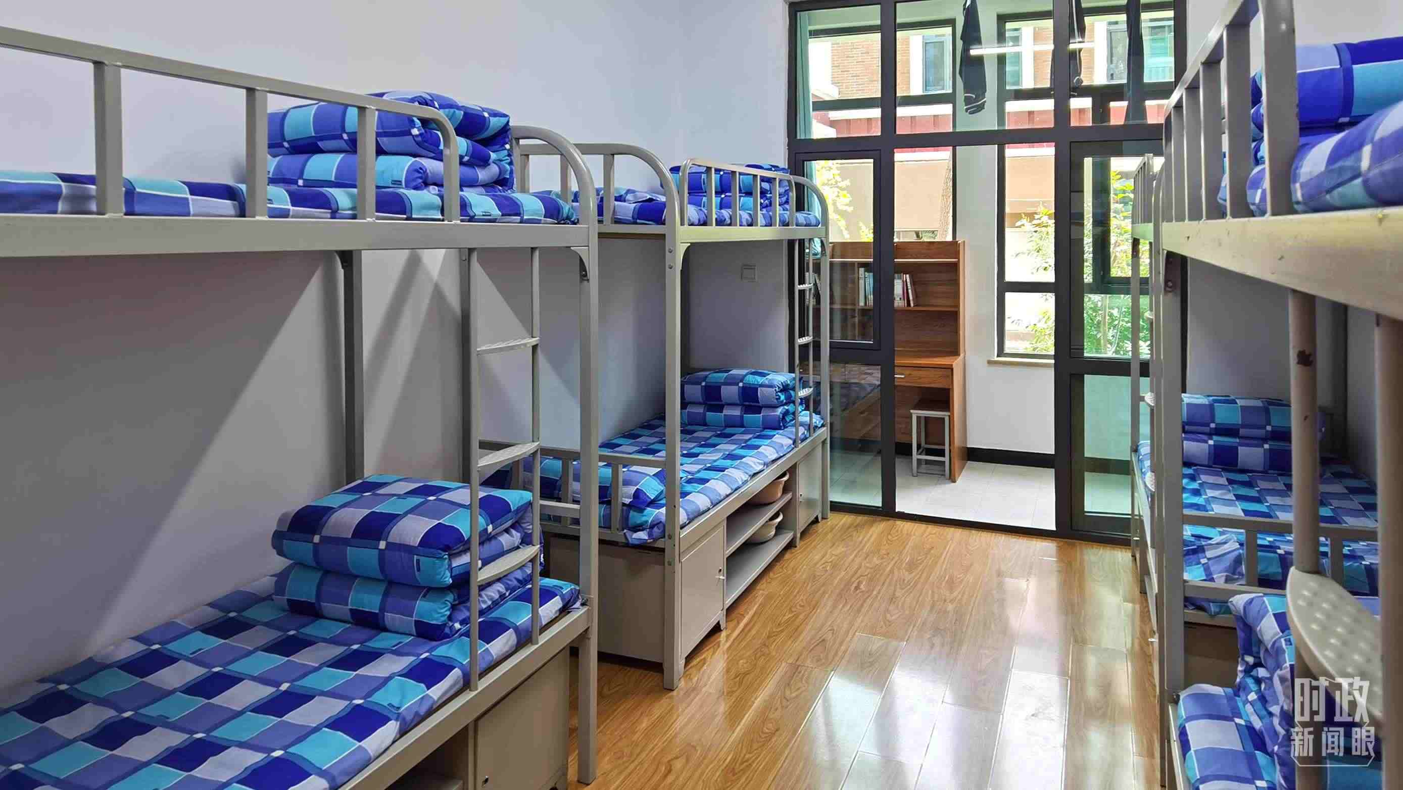 △果洛西寧民族中學(xué)宿舍樓。（總臺(tái)央視記者郭鴻拍攝）