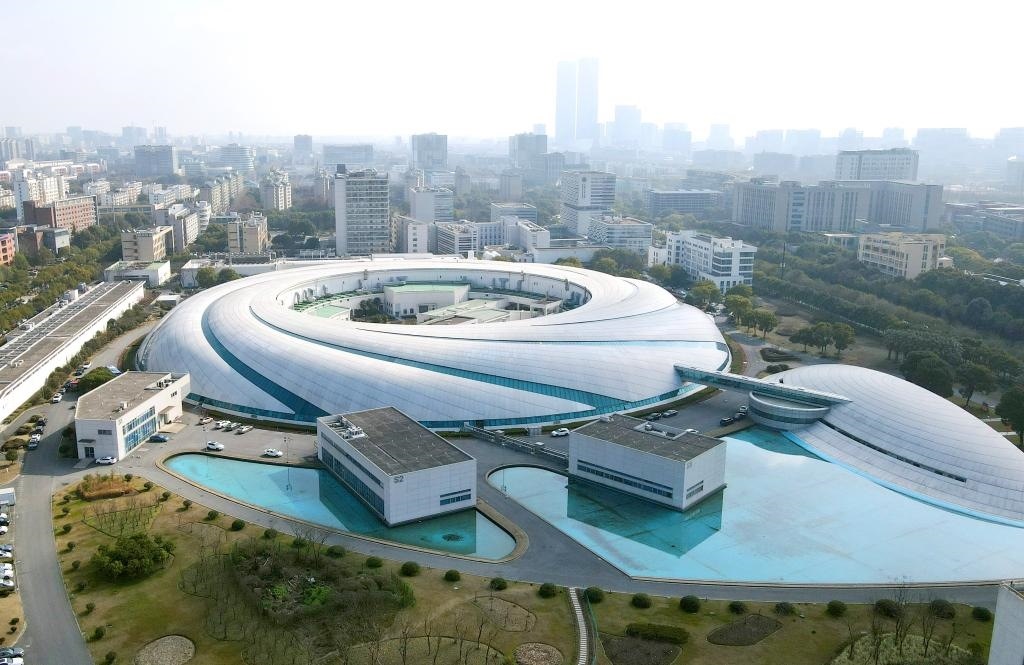 位于上海張江科學(xué)城的“上海光源”（2024年2月27日攝，無人機(jī)照片）。新華社記者 方喆 攝