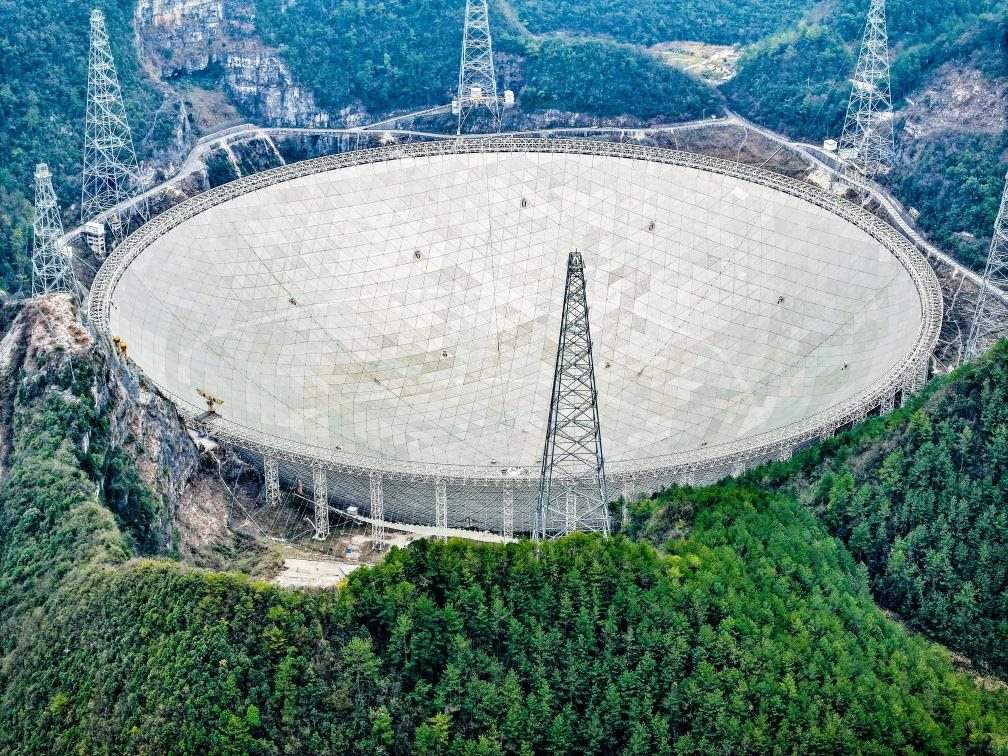 這是2024年2月26日拍攝的位于貴州的“中國天眼”（無人機全景圖片，維護保養(yǎng)期間拍攝）。新華社記者 歐東衢 攝
