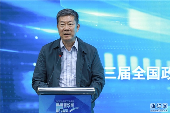 中國版權(quán)協(xié)會理事長、第十三屆全國政協(xié)文化文史和學(xué)習(xí)委員會副主任、新聞出版總署原副署長、國家版權(quán)局原副局長閻曉宏現(xiàn)場致辭