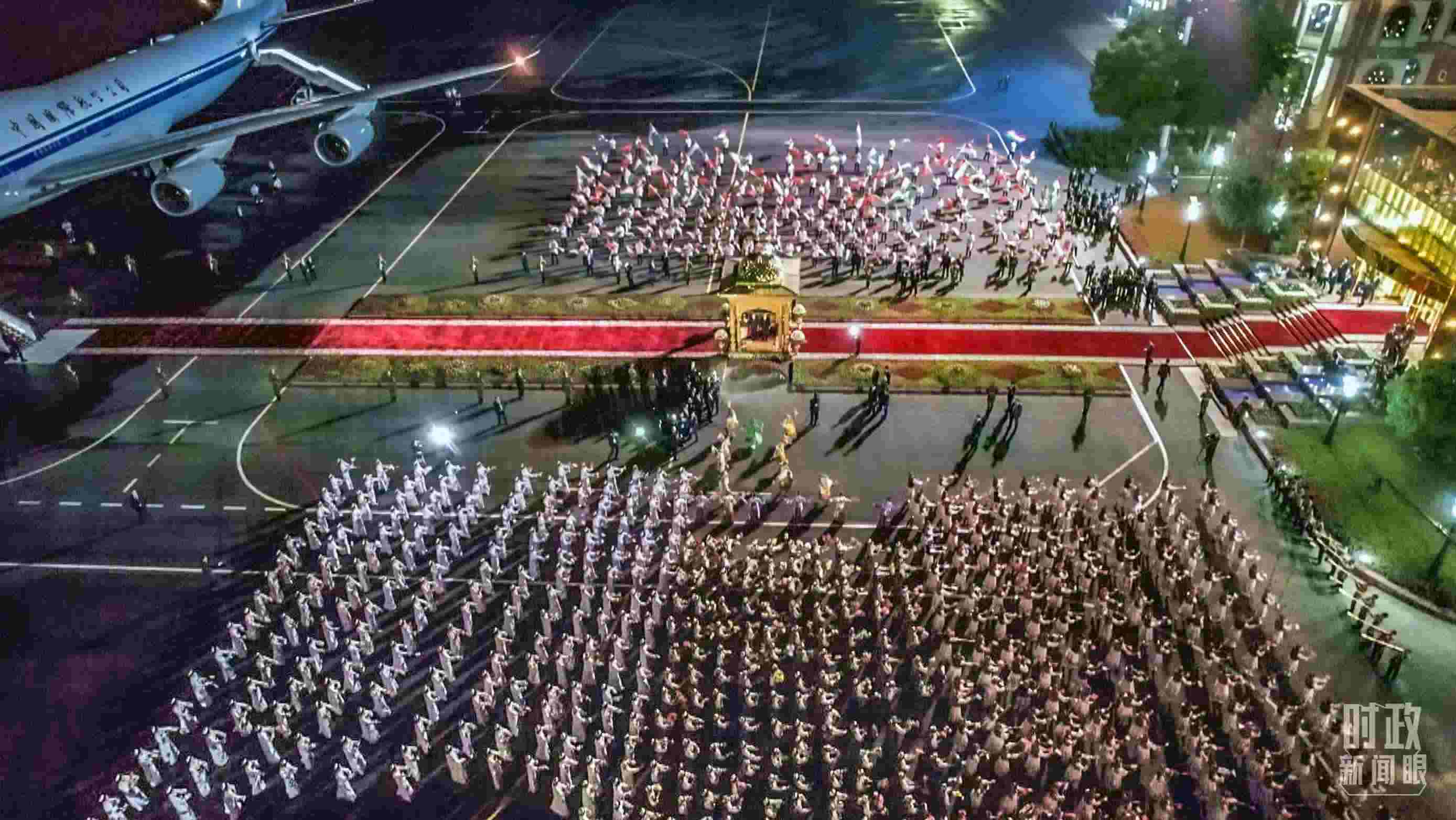 △塔方在機場舉行的盛大迎賓儀式。（總臺央視記者邢彬）