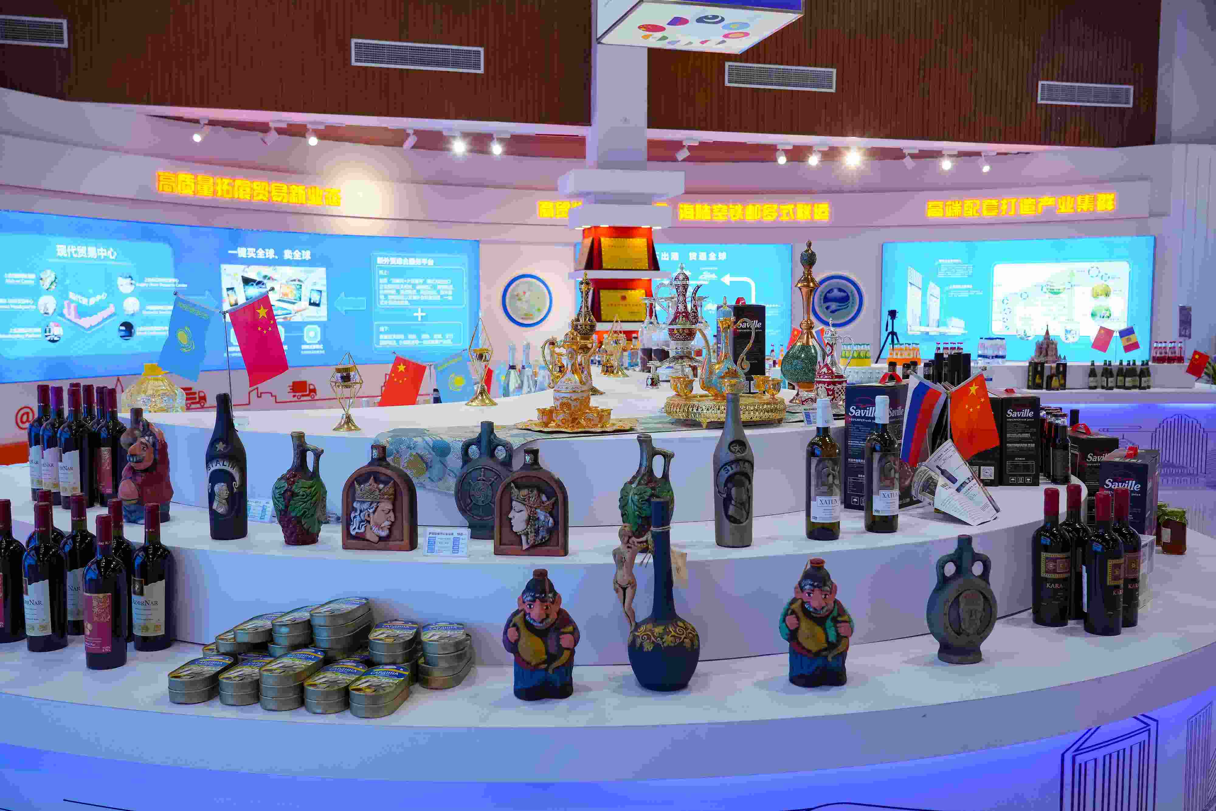 2022年10月19日，青島，上合示范區(qū)展出的上合組織國家特色商品。