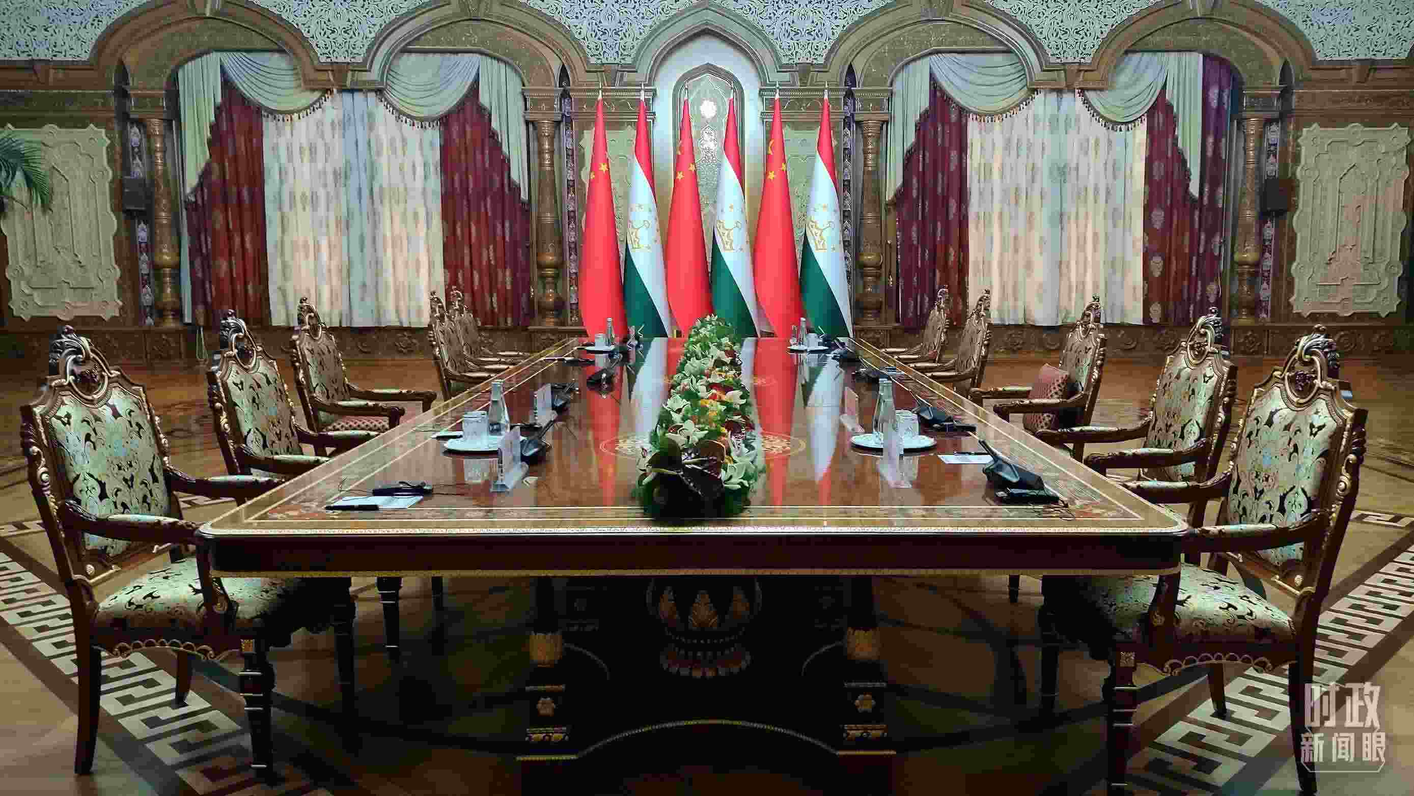 △中塔元首小范圍會談開始前。（總臺央視記者薛冠南拍攝）