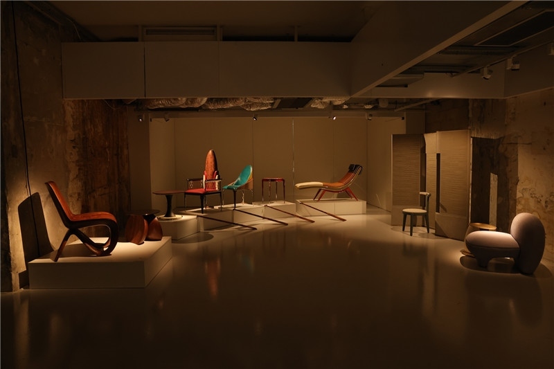 《新生萬(wàn)物-中國(guó)非遺與當(dāng)代設(shè)計(jì)展》展廳。陽(yáng)光媒體集團(tuán)供圖