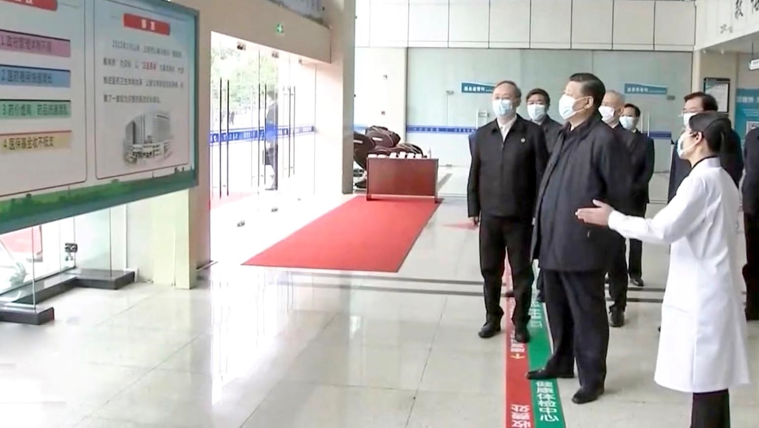 △2021年3月23日，習(xí)近平總書記在福建三明沙縣總醫(yī)院住院樓一層大廳，聽取醫(yī)改情況介紹。