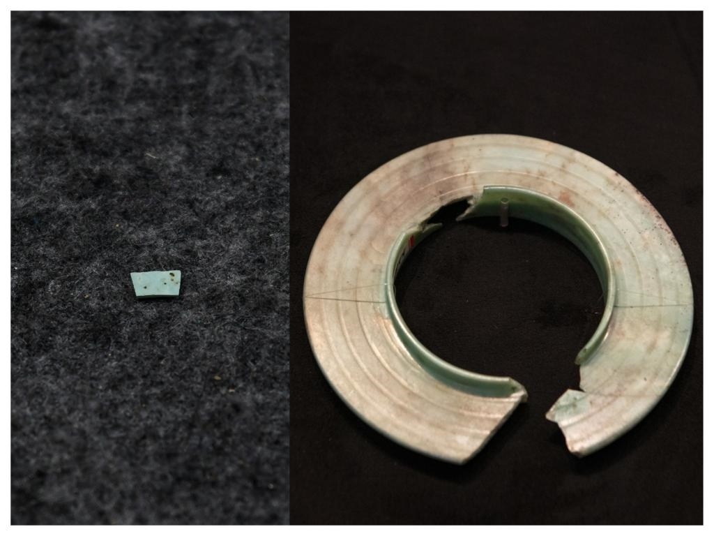 拼版照片：左圖為2024年7月10日拍攝的三星堆遺址出土的綠松石片（新華社記者王曦 攝），右圖為2024年7月21日在三星堆博物館文物保護與修復(fù)館拍攝的有領(lǐng)玉璧（新華社記者唐文豪 攝）。