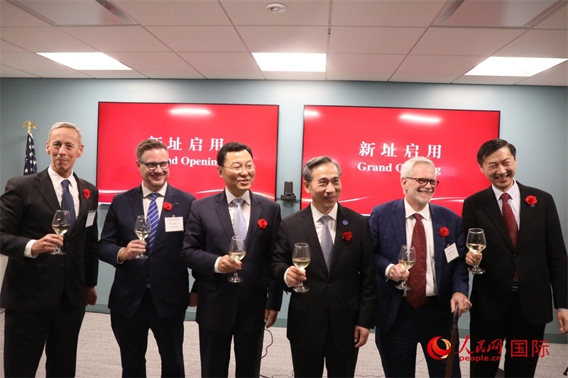 4、美中貿(mào)易全國(guó)委員會(huì)會(huì)長(zhǎng)克雷格·艾倫、美國(guó)商會(huì)高級(jí)副會(huì)長(zhǎng)傅瑞偉等美國(guó)工商界代表出席活動(dòng)。 人民網(wǎng)記者 李志偉攝