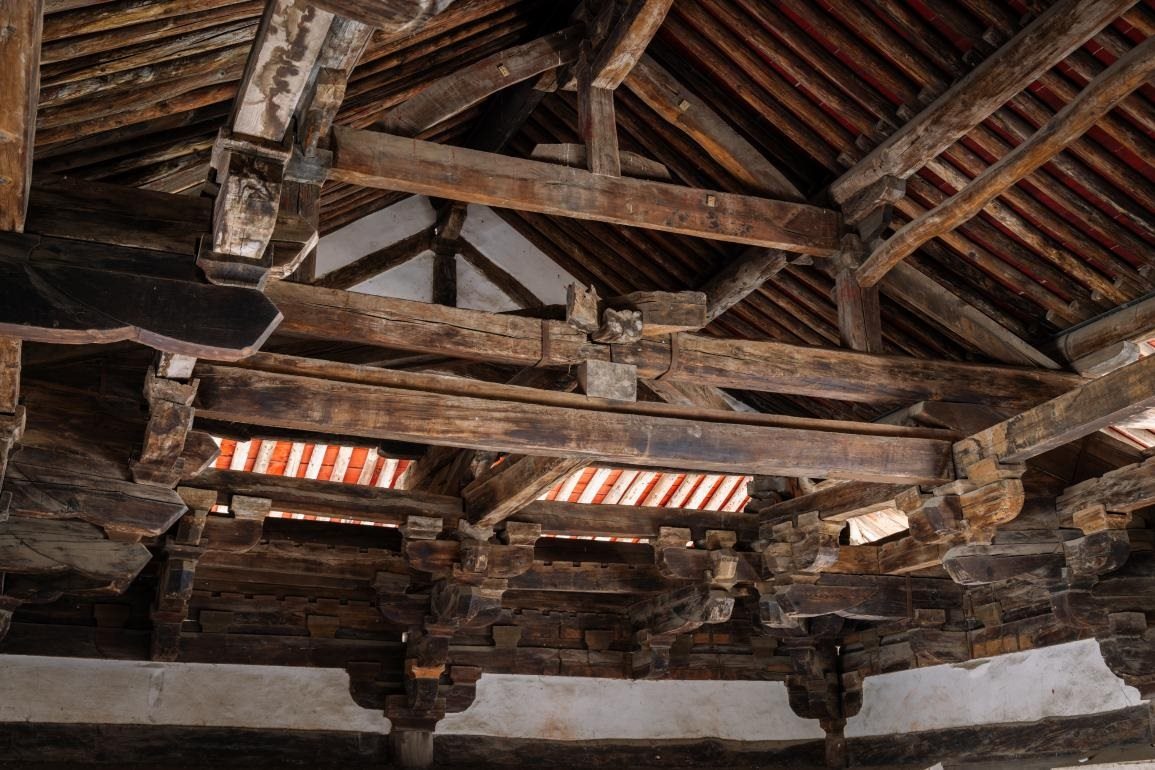 崇明寺特殊的木質(zhì)“斷梁”結(jié)構(gòu)。蘇唐詩(shī)攝