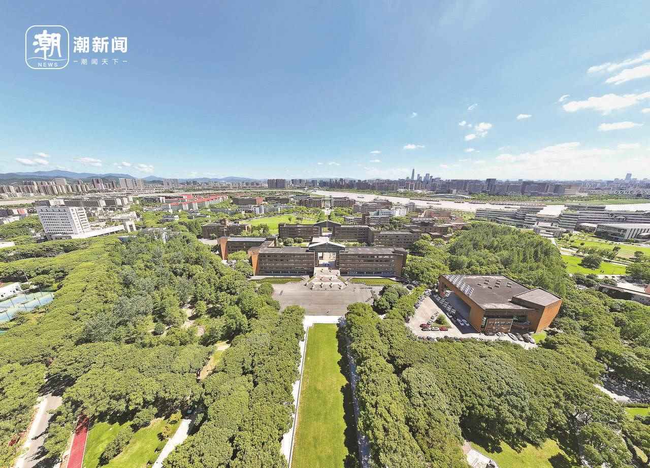 俯瞰寧波大學。潮新聞記者 賀元凱 周旭輝 彭鵬 攝