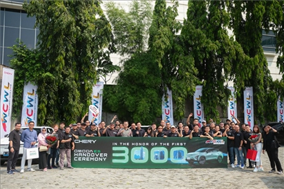 8月3日，中國(guó)車企奇瑞在雅加達(dá)舉行活動(dòng)，慶祝在印尼交付第3000輛電動(dòng)汽車OMODA E5。奇瑞汽車印度尼西亞銷售公司供圖