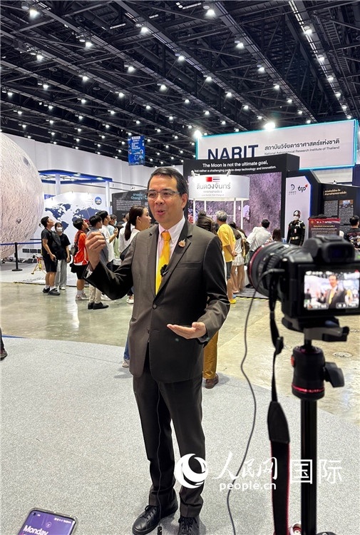 泰國國家天文研究所所長薩蘭接受采訪。人民網(wǎng)記者簡承淵攝
