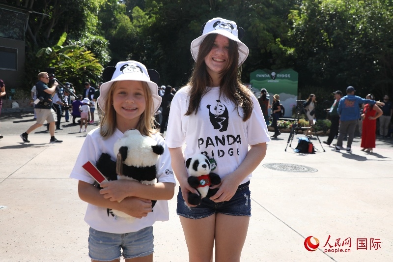 3、美國當?shù)卦S多民眾來圣迭戈動物園看熊貓。 人民網(wǎng)記者 李志偉攝