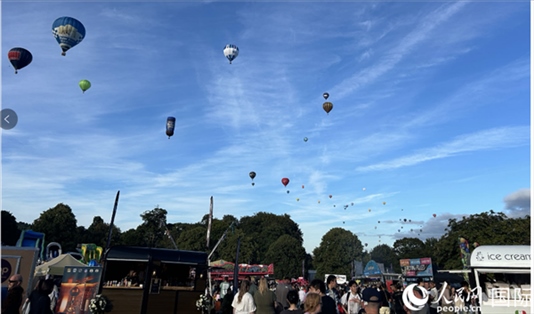 布里斯托國(guó)際熱氣球節(jié)現(xiàn)場(chǎng)。人民網(wǎng)記者 余穎攝