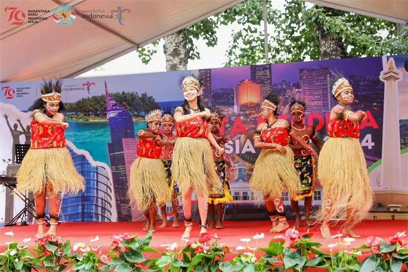 印尼在華留學(xué)生表演民族特色舞蹈。