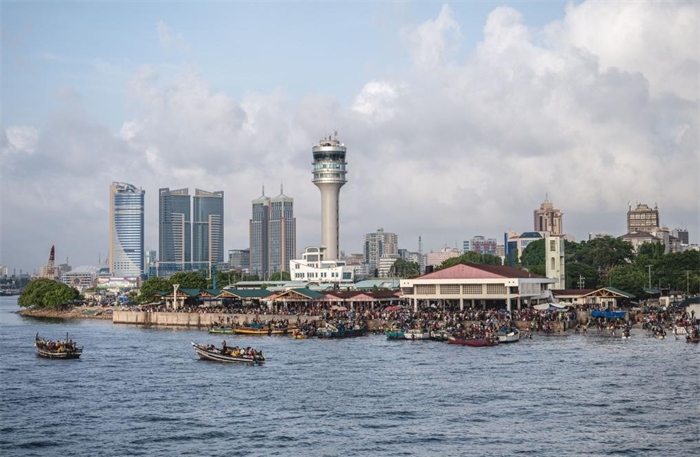 這是2023年12月29日拍攝的坦桑尼亞達(dá)累斯薩拉姆漁港。新華社記者王冠森攝