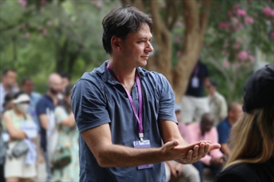 意大利逆流外交網站總編輯亞歷山大·比安奇學習青城太極。（李佩藺 攝）