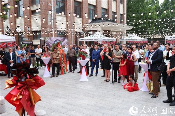 特立尼達(dá)和多巴哥駐華使館在其館內(nèi)慶祝特多獨(dú)立62周年。人民網(wǎng)記者 趙益普攝